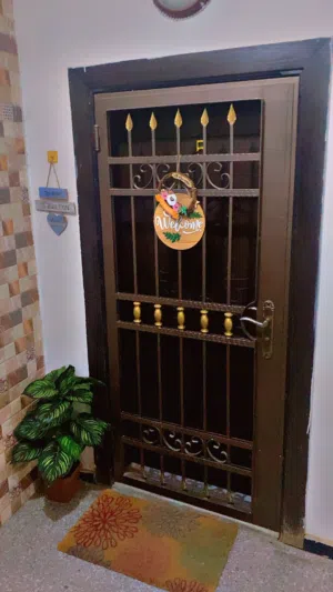 باب حديد بحالة ممتازة جدا للبيع
