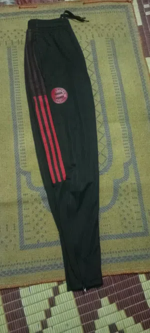 سروال رياضي جذيذ و نظيف