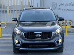سيرينتو 2017 ربي يبارك جاية بي ألون الزيتي المعروف بي لمعته و نضافته السياره ربي يبارك ما تشكي من شي