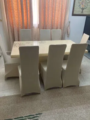 طاولة سيراميك مع الكراسي