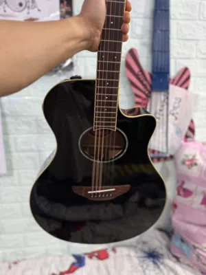 YAMAHA APX600 ACOUSTIC GUITAR WITH PICK UP