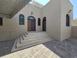 300 m2 3 Bedrooms Villa for Rent in Muscat Al Mawaleh