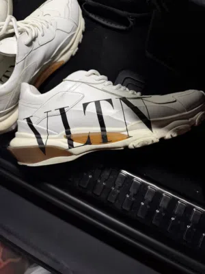 حذاء فلنتينو