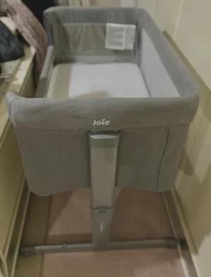 سرير اطفال من جوى