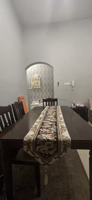 6 seater dining table