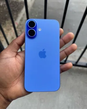 Apple iPhone 16 128 GB in Muscat