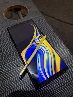 عررطة.... للبيع: سامسونج جالكسي نوت 9 (Samsung Galaxy Note9) نظيف جداً مع القلم الأصلي