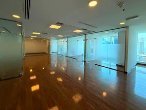 1700 ft² . Agent3