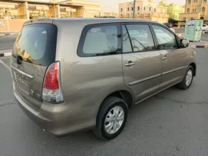 للبيع تويوتا انوفا