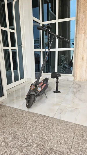 سكوتر للبيع في حاله جيده و قويه يحتاج تاير الي ورا تبديل و توكل electric scooter for sale
