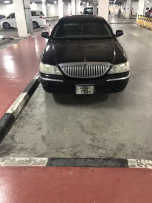 Used Lincoln Town Car in Hawally