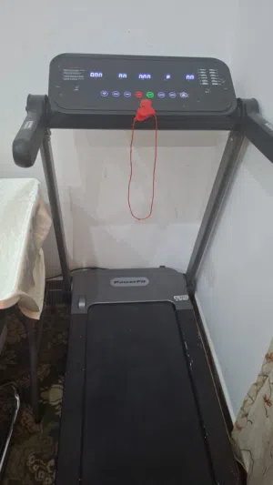 جهاز مشي رياضي شبه جديد استعمال خفيف