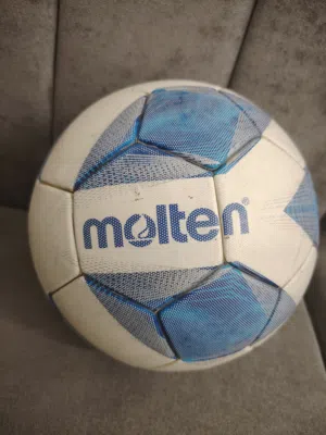 كره قدم molten