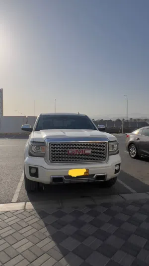 Used GMC Sierra in Al Sharqiya