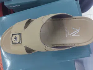 نعال جميله جدا ومريحه ومخيوطه باكامل