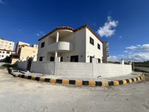 280 m2 4 Bedrooms Townhouse for Sale in Zarqa Dahiet Al Madena Al Monawwara
