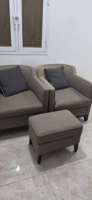 للبيع 3 غنفات فخمه و طاولتين صغار بسعر رخيص