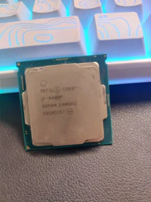 معالج Intel Core i5-9400F جيل تاسع نظيف جداً للبدل او للبيع