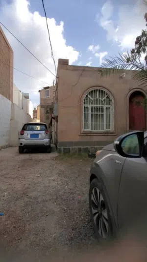 فيلا عرطه العرطات في صنعاء ش القاهره 13 لبنه ب120 مليون ولا قيمه الارض حر معمد دور وبدروم وحوش واسع