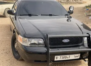 هذي لي حقكك تقول عليه طرف واحد في ليبيا باللون هذا وبالموصفات الكامله هذينا (FORD CROWN VIC 2011 )