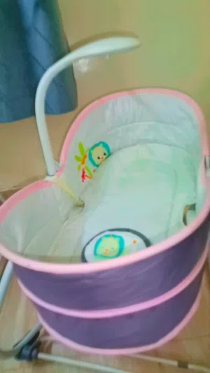 سرير هزاز للأطفال