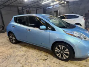 نيسان ليف2015 SV