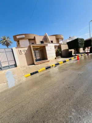 420 m2 More than 6 bedrooms Villa for Rent in Tripoli Janzour