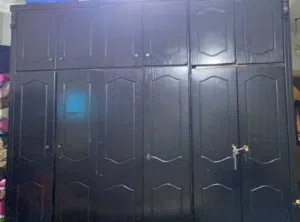 خزانة خشب وكالة للبيع