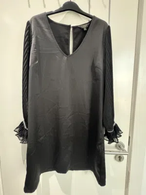 Beautiful and elegant dress Lipsy brand