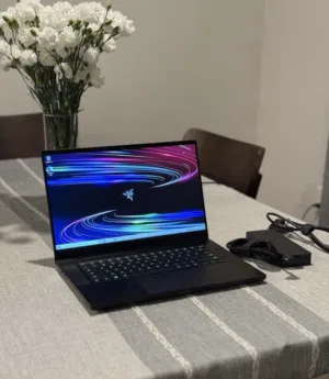 Core i9 (8gb RTX) Razer Blade 15 Gaming Laptop alienware hp omen victus lenovo legion asus tuf m16