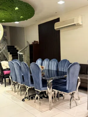 طاولة مودرن تكفي ل 10 اشخاص  modern table fits 10 people