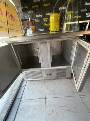 عدة مطعم كامله للبيع