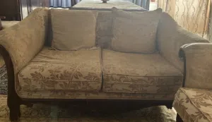 طقم كنب 9 مقاعد 2 فردي غير موجودين بالصور بحاله جيده