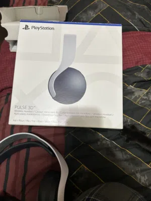 Pulse 3d ps5 headset with dongle and box and charger