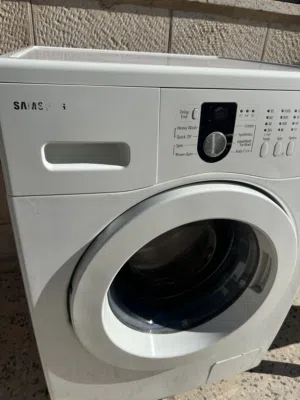 غسالة سامسونج 8 كيلو تسع جيدة جداً وتعمل بالكامل للبيع بسعر مغري
