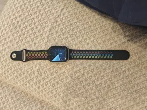 Used Apple Smartwatch Series 4 44mm in Excellent Condition for Sale with charger