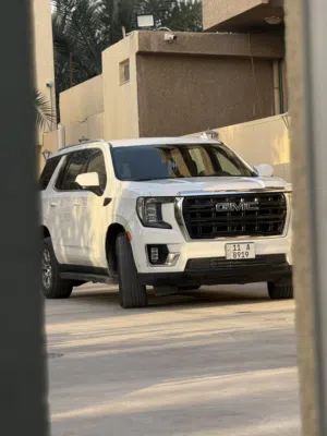 Gmc  yukon 2023 حادثها جاملغ خلفي وباب سعرها 420$