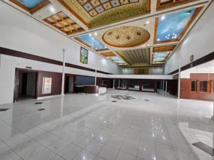 Commercial showroom on the main road in Ruwi معرض تجاري في روي على الشارع العام