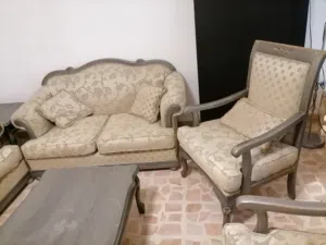 طقم كنب امريكي كلاسيكي مع طقم طاولات