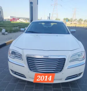كرايسلر c300 v8 2014 صالون سيدان نظيف بحالة ممتازة مع مواصفات خليجية