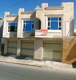 2 Floors . 200 m2 . Agent0