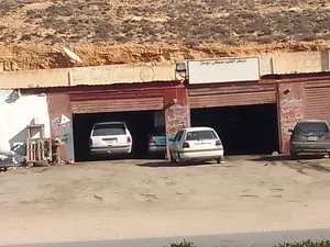 قطعه ارض مقام عليها مبني مستعمل ورشه سيارات