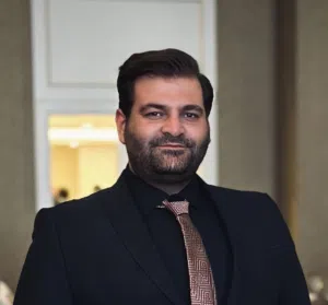 Komeil Mehrdad