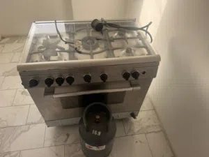 Gas cooker with cylinder used