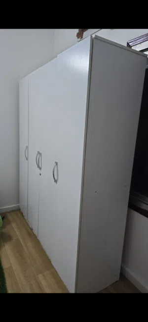 4-Door White Wardrobe / Cupboard – Good Condition