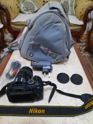 كاميرا نيكون 5300d بدقة 24 ميجابكسل بتصور فيديو 1080 60 فريم شاشة متحركة مع كل حاجتها الاصلية