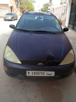 فورد فوكس زرقاء موديل 2000 عائلية للبيع