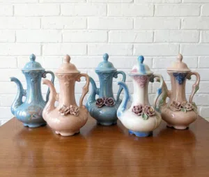 5 فازات على شكل ابريق بسعر 30 دينار