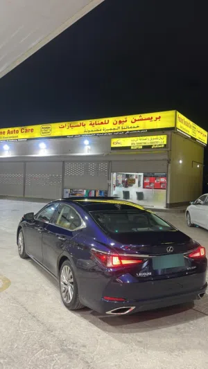 Used Lexus ES in Dhofar