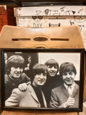 براويز كلاسيك لفرقة البيتلز العريقه لاصحاب الذوق الرفيع